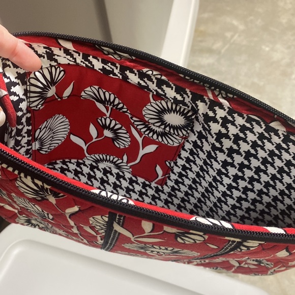 Black, red, and white Vera Bradley laptop case - Picture 5 of 6